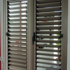 model-jendela-aluminium-Jalousie--225x300