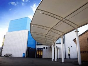 kanopi membran lengkung