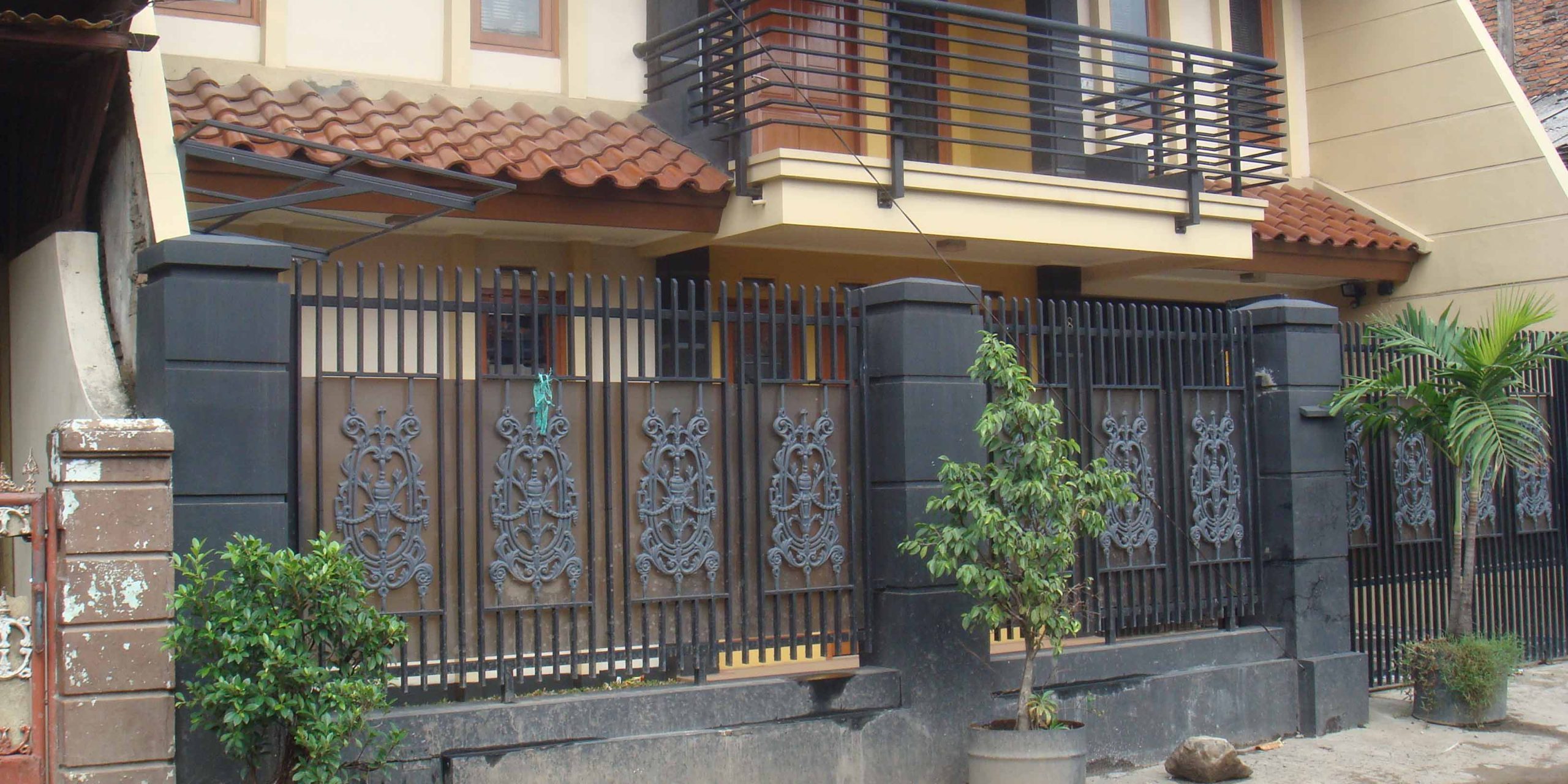 Pagar-Rumah-Minimalis-Tinggi